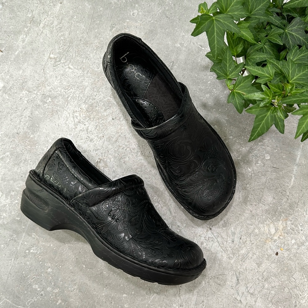 Born women black paisley tooled peggy nursing comfort clog shoe size 9